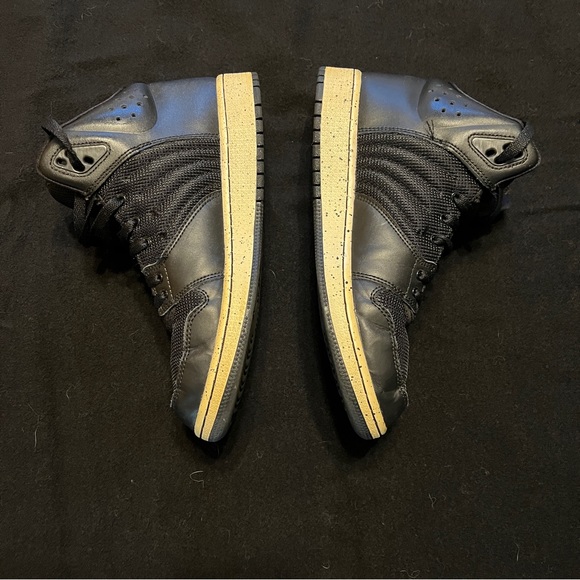 Nike Air Jordan 1 Flight 4 Black Hightop Sneakers (7Y) - Picture 3 of 6